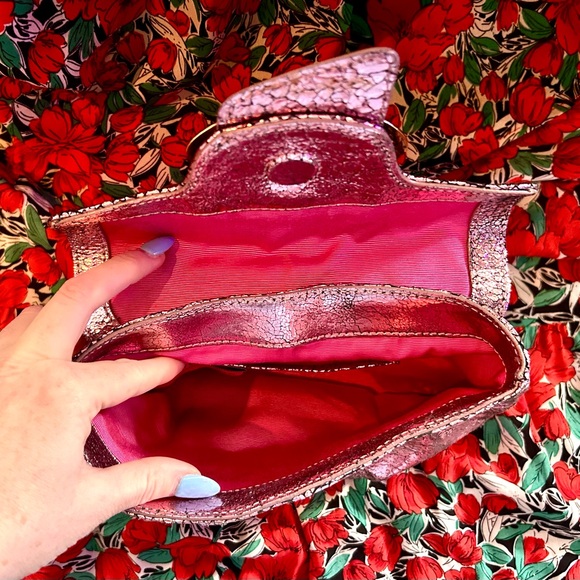 VTG Y2K Juicy Couture Crushed Metallic Pink Slouchy Flap Clutch w/ Gold Buckle - Picture 10 of 12